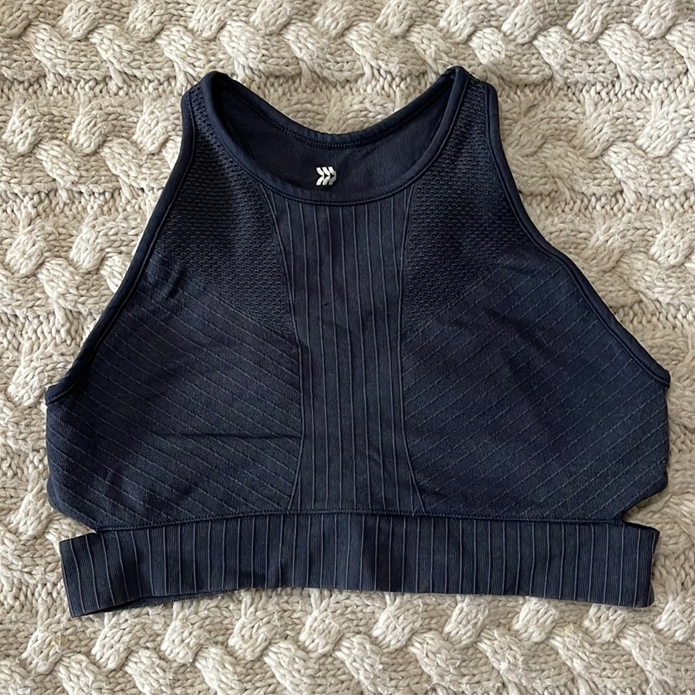 High neck sports bra